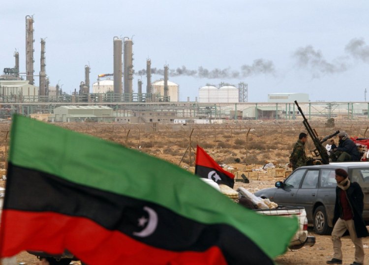 Libya'da petrol siyasi çekişmeler nedeniyle nimetten külfete dönüştü