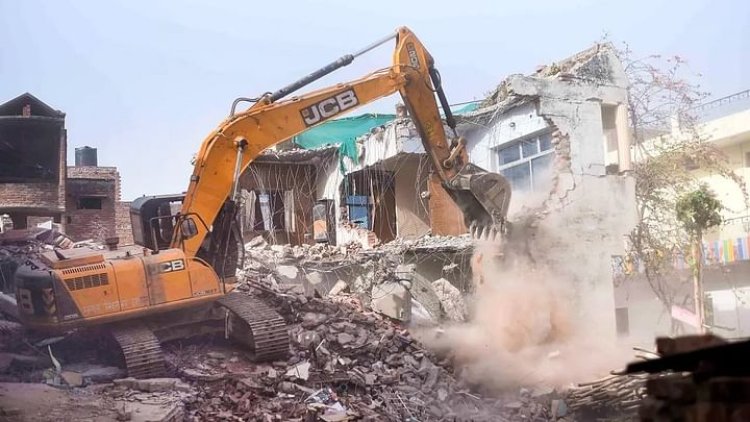 Hindistan'lı hukukçular: Müslümanların evlerinin yıkılması yasa dışı