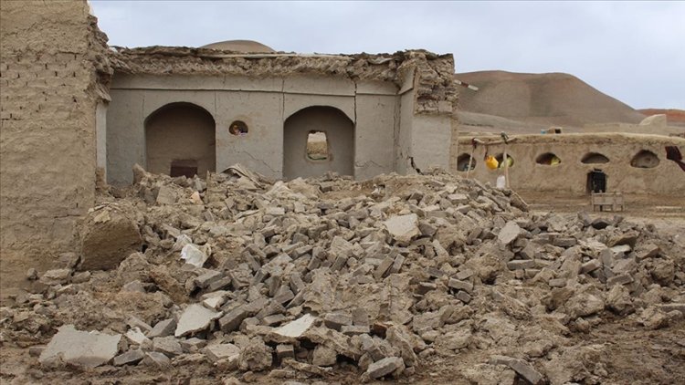 Afganistan'da deprem: 300'e yakın kişi kişi hayatını kaybetti