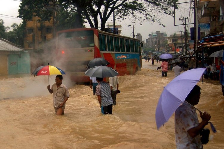 Bangladeş'te şiddetli yağışların yol açtığı sellerde 36 kişi hayatını kaybetti