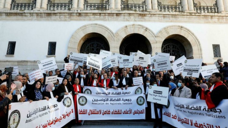Tunuslu hakimler, Cumhurbaşkanı Said'i "Öfke Günü" eylemiyle protesto etti