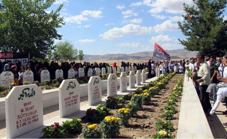 Susa şehidleri kabirleri başında yad edildi