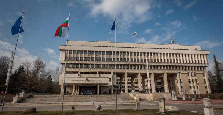 Bulgaristan 70 Rus diplomatı sınır dışı ediyor