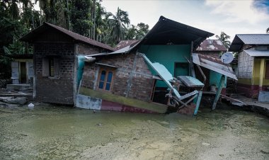 Hindistan'da şiddetli yağışlar nedeniyle 102 kişi hayatını kaybetti