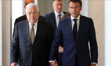 Macron, Filistin Devlet Başkanı Abbas'la bir araya geldi