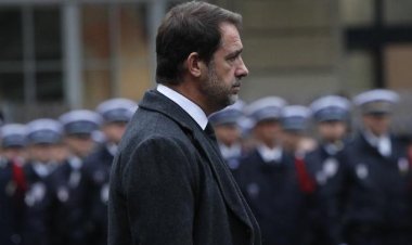 Fransa'da eski İçişleri Bakanı'na "Müslüman polise ayrımcı muamelede bulundu" soruşturması