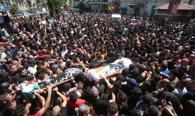 Nablus'ta binlerce kişinin katıldığı şehidlerin cenaze töreninde İşgalci İsrail'e öfke seli