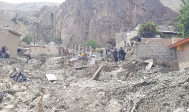 İran'da ülkeyi etkisi altına alan şiddetli yağışlarda can kaybı 61'e yükseldi