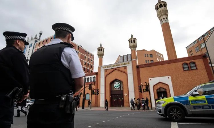 İngiltere'de camilerin yüzde 35'i yılda en az bir kez saldırıya uğradı