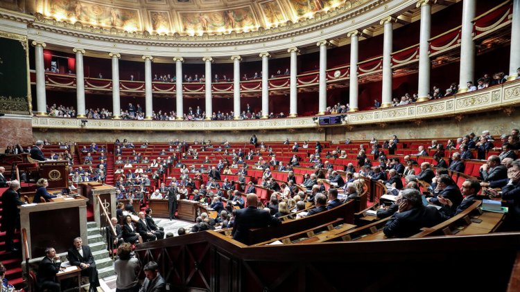 Fransa'da hükümete karşı gensoru önergesi