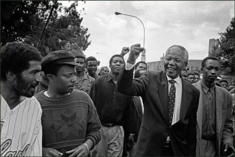 Irkçılıkla mücadeleye adanmış bir ömür: Nelson Mandela