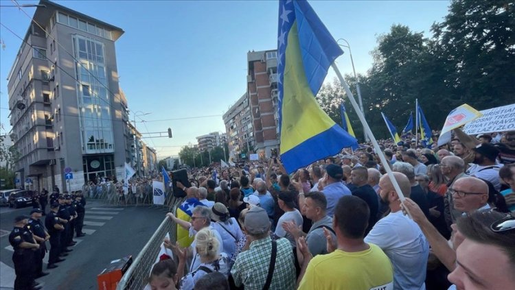 Bosna Hersek'teki "dayatma seçim yasası" protestoları bugün de sürüyor