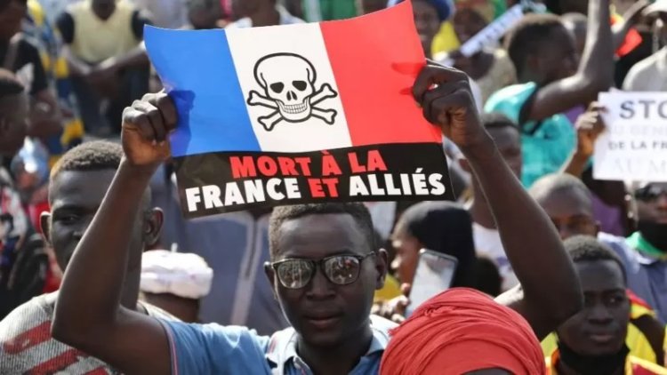 Kamerun'u ziyaret eden Macron'a çağrı: Fransa'nın sömürge suçlarını kabul et