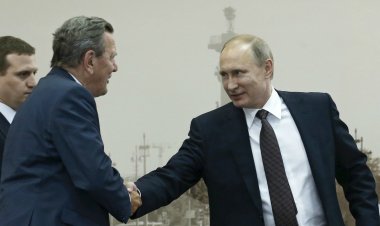 Kremlin: Putin ve Schröder Kuzey Akım 2 projesini görüştü