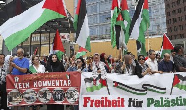Almanya'da Gazze ile dayanışma gösterisinde yükselen ses: Kurban ve celladı karıştırmayın