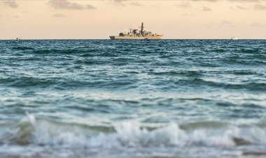 İran donanması, Kızıldeniz'de bir İran gemisine yapılan saldırıya müdahale ettiğini duyurdu