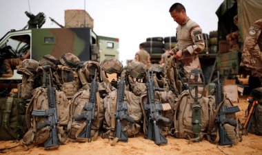 Fransa, Orta Afrika Cumhuriyeti'ndeki askerini çekiyor