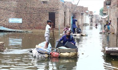 Pakistan'da muson yağmurları 32 kişinin ölümüne neden oldu