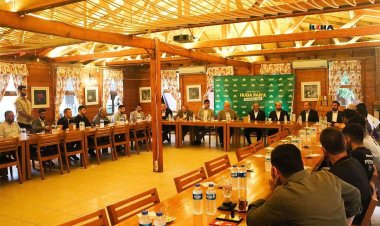Yapıcıoğlu Edirne'de akademisyen ve STK temsilcileriyle bir araya geldi