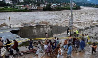 Pakistan'da sel sebebiyle tahliye işlemleri sürüyor
