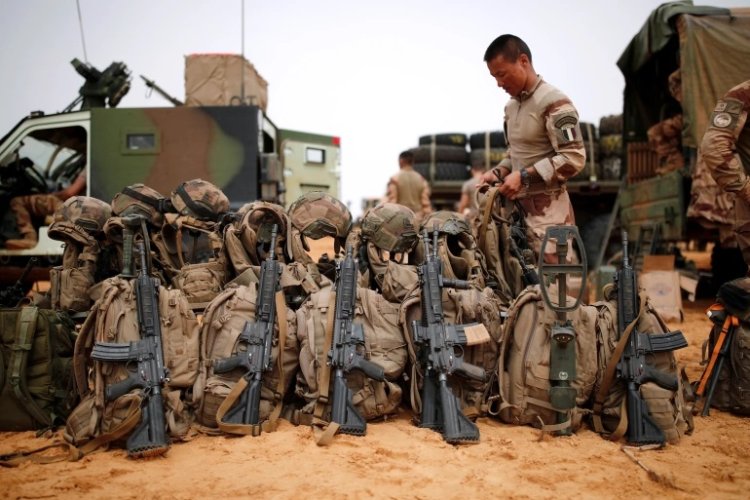 Fransa, Orta Afrika Cumhuriyeti'ndeki askerini çekiyor