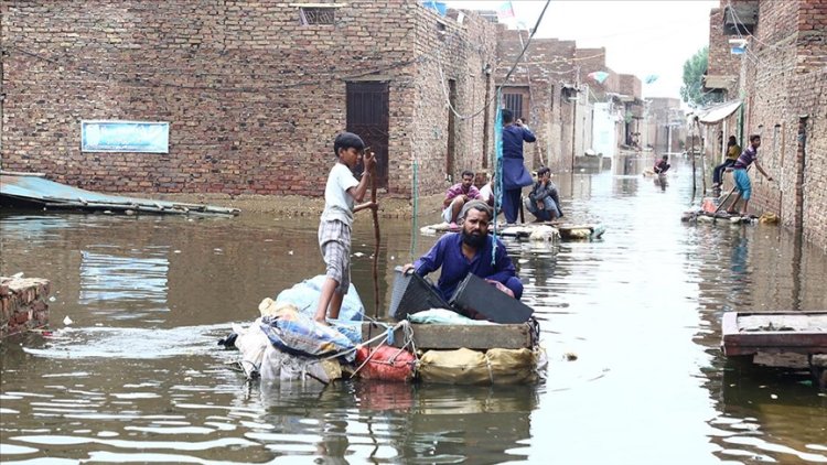 Pakistan'daki sel felaketinde hayatını kaybedenlerin sayısı bin 500'e yükseldi