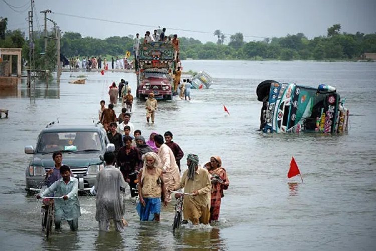 Pakistan'da sellerden etkilenen bölgelerden 3 haftada 100 binden fazla kişi tahliye edildi