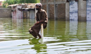 Pakistan'da ölenlerin sayısı 1355'e çıktı