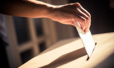 İsveç'te halk, genel ve yerel seçimler için sandık başında