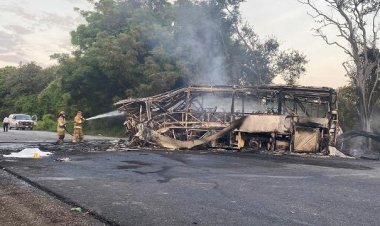Meksika'da otobüs ile tanker çarpıştı: 18 ölü