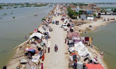 Pakistan'da sel nedeniyle 10 milyon kişi yerinden oldu