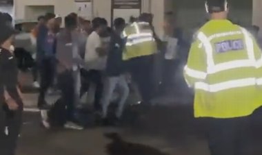 İngiltere'de Hindu gruplar Müslümanlara saldırdı