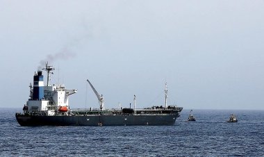 Rus petrolünün Yunanistan açıklarından Avrupa'ya gizlice sevki denizdeki takiple görüntülendi