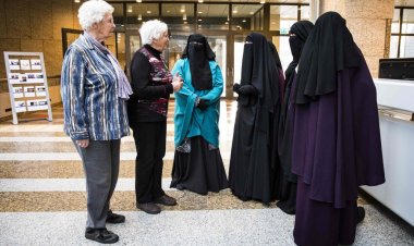Amsterdam Belediye Meclisi 'burka yasağının kaldırılmasını' önerdi