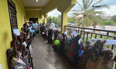 İHO EBRAR Mali’de yetim çocukları sevindirdi