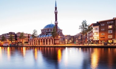 Amsterdam Belediyesi camilerden LGBT bildirisini imzalamalarını istiyor