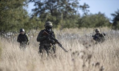 Ukrayna ordusuna katılan gönüllülere cephe öncesi askeri eğitim veriliyor