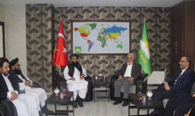 Afganistan İslam Emirliği Sözcüsü Mücahid, HÜDA PAR Genel Başkanı Yapıcıoğlu'nu ziyaret etti