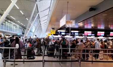 Amsterdam Schiphol Havalimanı'nda yetersiz personel nedeniyle yoğunluk ve düzensizlik sürüyor