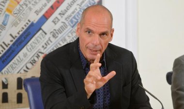 Varufakis: Avrupa olarak kıtaya girişlerini engellemek için göçmenleri 'boğduruyoruz'