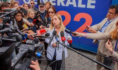 İtalya'da Meloni hükümeti yemin ederek göreve başladı