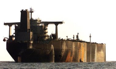 İran, Basra Körfezi'nde 11 milyon litre "kaçak akaryakıt" taşıyan gemiye el koydu