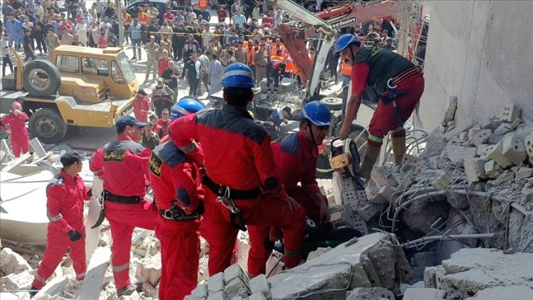 Bağdat’ta çöken sağlık merkezinden 13 kişi kurtarıldı, 8 kişi mahsur kaldı