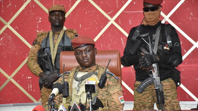 Burkina Faso'da darbeyle iktidarı ele geçiren Traore yemin etti