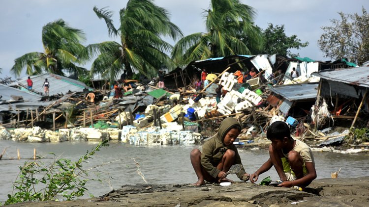 Bangladeş'te etkili olan tropikal fırtınada ölü sayısı 31'e çıktı