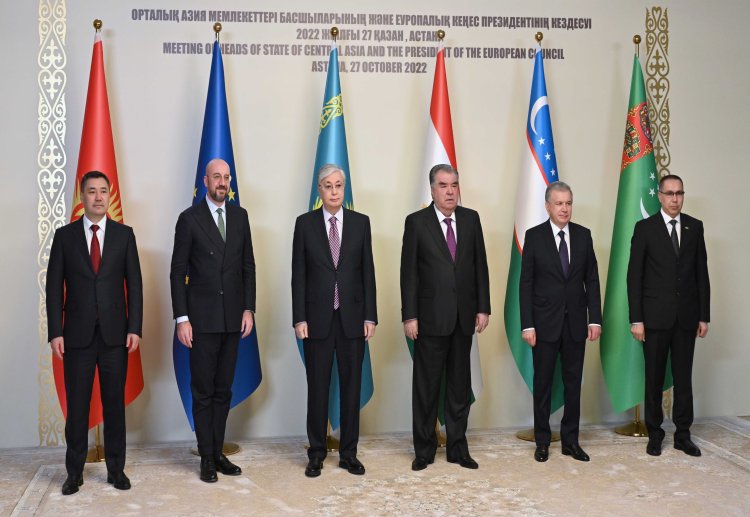 AB ve Orta Asya liderleri ilk kez bir arada
