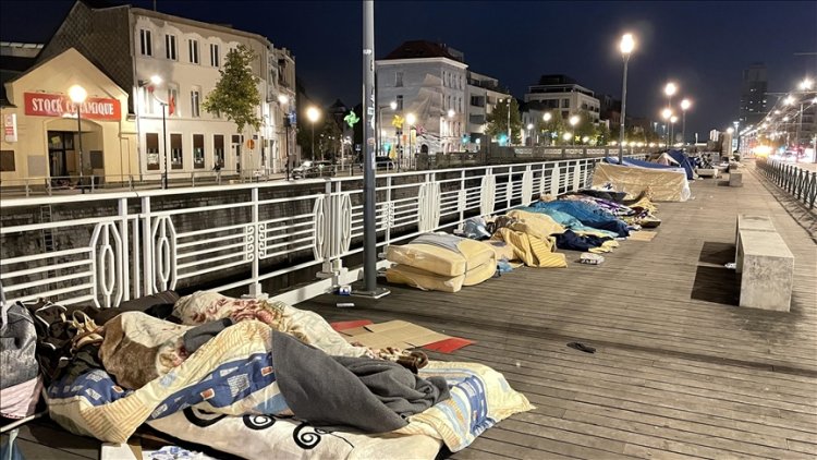 Belçika'da uluslararası koruma isteyen sığınmacılar sokaklarda kalmaya devam ediyor