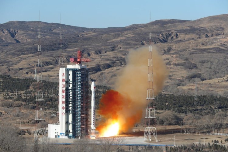 Çin "Şiyan-20C" uydusunu uzaya fırlattı