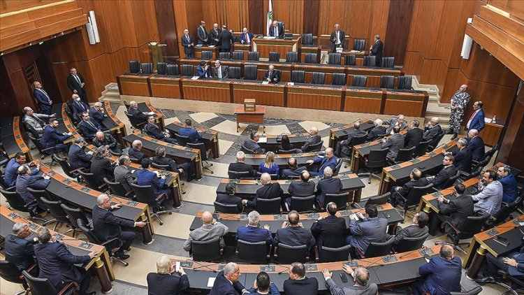 Lübnan Meclisi, Cumhurbaşkanı Avn'ın geçici hükümetin istifasıyla ilgili tartışmalı kararını görüşecek