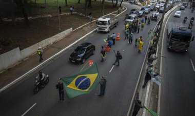 Bolsonaro, destekçilerine yol kapatma eylemlerini durdurma çağrısı yaptı